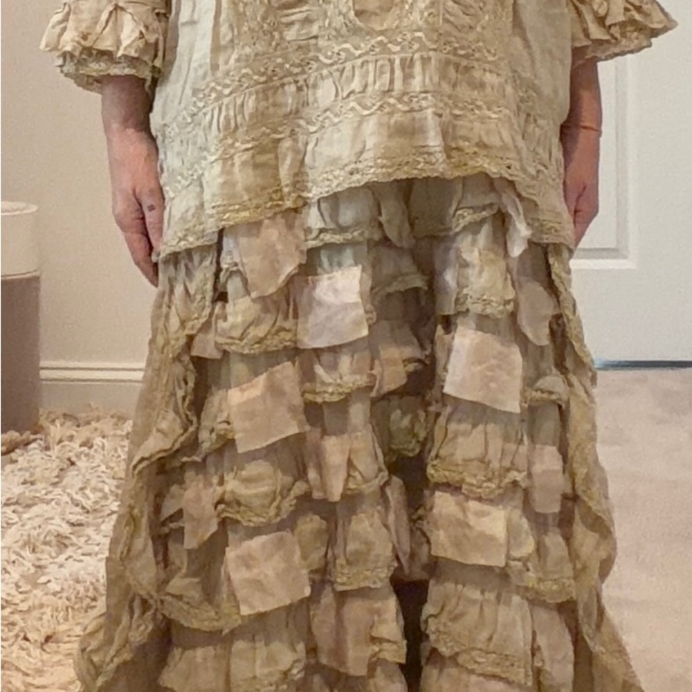 Elegant Cream Ruffled Dress - Picture 4 of 9